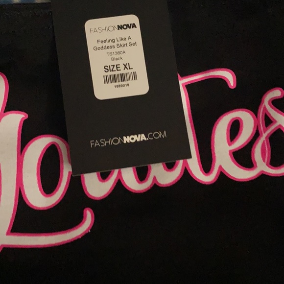 New with tags skirt set - Picture 4 of 4